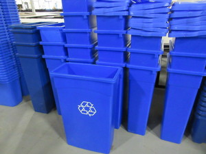 lot 159 image: CONTINENTAL RECYCLE  RECEPTACLES WITH SOME LIDS