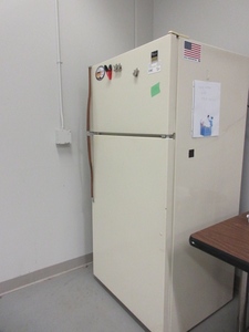 lot 110 image: WHIRLPOOL REFRIGERATOR FREEZER
