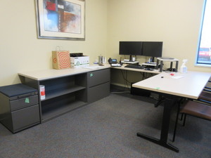 lot 263 image: HERMAN MILLER OFFICE SET UP