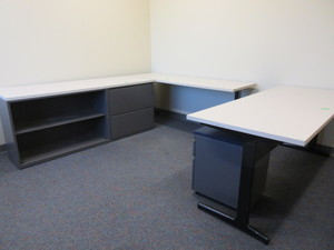 lot 264 image: HERMAN MILLER OFFICE SET UP