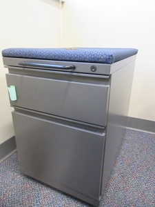 lot 271 image: HERMAN MILLER MERIDIAN MOBILE PEDESTAL FILES WITH UPHOLSTERED TOPS