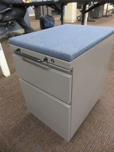 lot 284 image: HERMAN MILLER MOBILE PEDESTAL FILE UNITS WITH UPHOLSTERED TOP