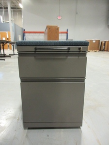 lot 226 image: HERMAN MILLER MOBILE FILE PEDESTALS WITH CUSHION TOPS