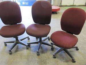 lot 511 image: HERMAN MILLER ADJUSTABLE, UPHOLSTERED OFFICE CHAIRS