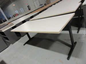 lot 324 image: HERMAN MILLER WORK TABLES WITH BLACK BASE