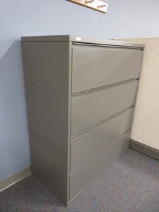 lot 357 image: HERMAN MILLER 4 DRAWER LATERAL FILE
