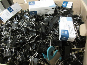 lot 361 image: BANKERS BOX OF BINDER CLIPS