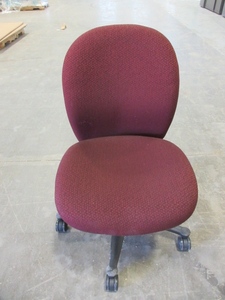 lot 509 image: HERMAN MILLER ADJUSTABLE, UPHOLSTERED OFFICE CHAIR