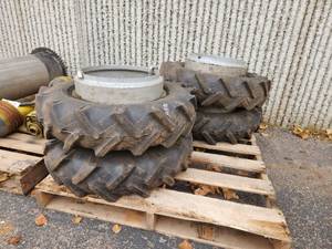 lot 92 image: Lot of (4) Pirelli IM 110 6.50-16 Aebi Tractor TireWheel Assemblies