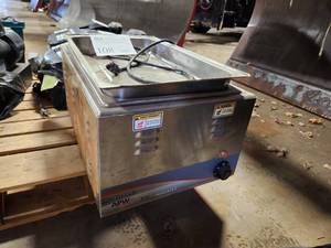 lot 108 image: APW Wyott Classic Food Warmer