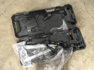 lot 18 image: TR INDUSTRIAL T-100 JACK HAMMER open Box review pictures