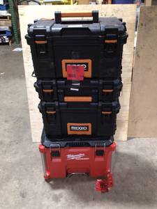 lot 35 image: Milwaukee Ridgid Storage Boxes, Review all pictures, Customer returns