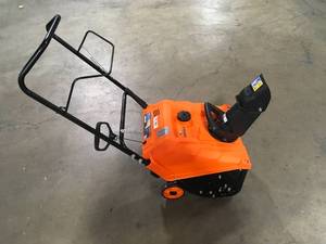 YARDMAX 18 in. Single-Stage Gas Snow Blower - Customer Return - Review all pictures