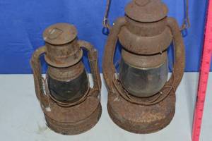 lot 37 image: 2 lanterns