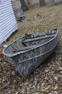 lot 4 image: duck hunting boat shell