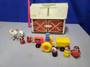 lot 56 image: Fisher price barn with orange tractor