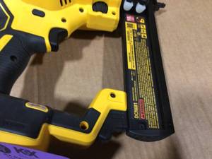 DEWALT 20-Volt MAX XR Lithium-Ion Cordless 18-Gauge Narrow Crown Stapler (Tool-Only)