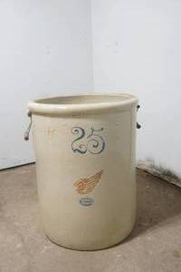 Red Wing crock