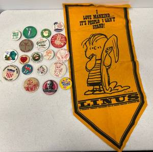 1967 Peanuts Linus Pennant And Vintage Buttons