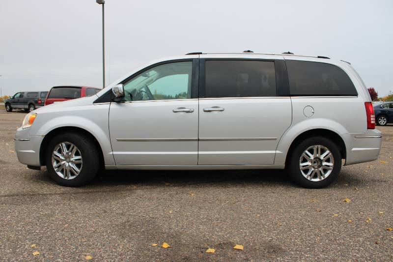 2008 Chrysler Town and Country LIMITED - 2 OWNERS