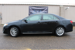 2013 Toyota Camry XLE - 2 OWNERS