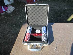 Small poker chip case...