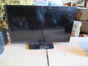 32 Vizio TV wremote (powers on)...
