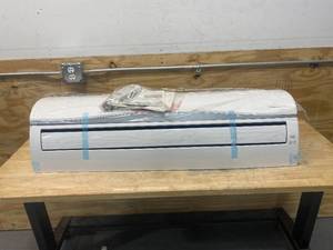 lot 1 image: LG 30,000 BTU 19 SEER Inverter Heat Pump Extended Piping (Indoor Unit)