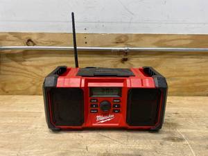 lot 16 image: MILWAUKEE M18 18-Volt Lithium-Ion Cordless Job Site Radio
