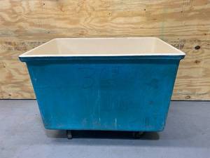 lot 24 image: DANDUX Fiberglass TruckContainer on Casters- 10 Bushel