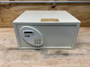 lot 122 image: Electronic Safe
