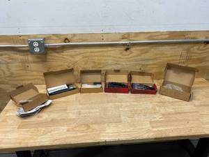 lot 104 image: YAKIMA Lot of 6 Items