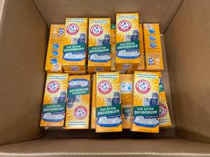 lot 94 image: ARM & HAMMER Lot of 16- for Pets Cat Litter Deodorizer with Activated Baking Soda 20 oz