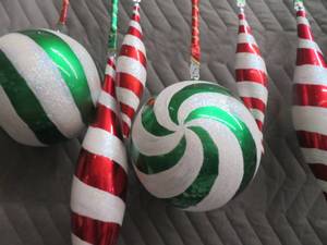 OVERSIZED ORNAMENTS