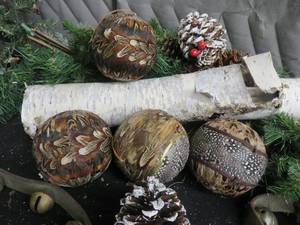 WOODSY GORGEOUS FEATHER ORNAMENTS PLUS
