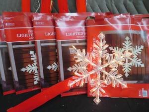5 LIGHTED SNOWFLAKES
