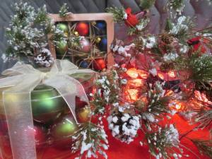 JEWEL TONE CHRISTMAS DECOR SOFT PINECONE SWAG