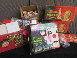 FRUIT BOX FULL OF VINTAGE ORNAMENTS PLUS