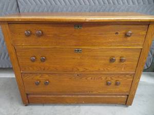 lot 9 image: BEAUTIFUL WOOD DRESSER