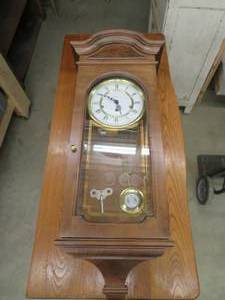lot 11 image: VINTAGE HOWARD MILLER PENDULUM WALL CLOCK