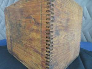 lot 18 image: ANTIQUE WOODEN BOX KENDALLS SPAVIN CURE