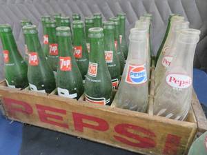 lot 19 image: VINTAGE WOODEN PEPSI CRATE FULL