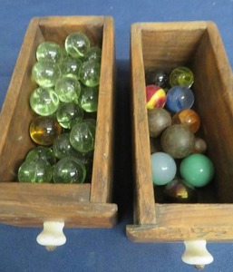 lot 26 image: VINTAGE MARBLES IN 2 SMALL WOODEN DRAWERS.