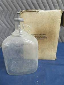 lot 36 image: VINTAGE GLASS PERFECTION STOVE CO JUG