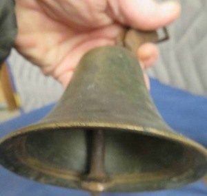 lot 42 image: ANTIQUE MERCANTILE SCALE BRASS BELL  COW BELL