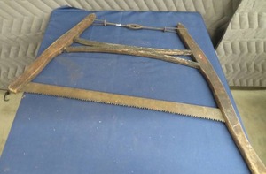 lot 43 image: VINTAGE  ANTIQUE BOW BUCK CROSS SAW