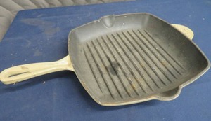 lot 45 image: CROFTON CAST IRON GRIDDLE PAN