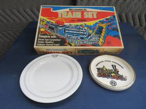 lot 61 image: MECHANICAL TRAIN SET BY MARX