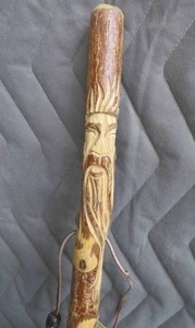lot 74 image: HAND CARVED WALKING STICK BY DOUG HICKS