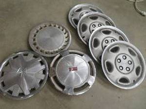 lot 84 image: MISC HUBCAPS